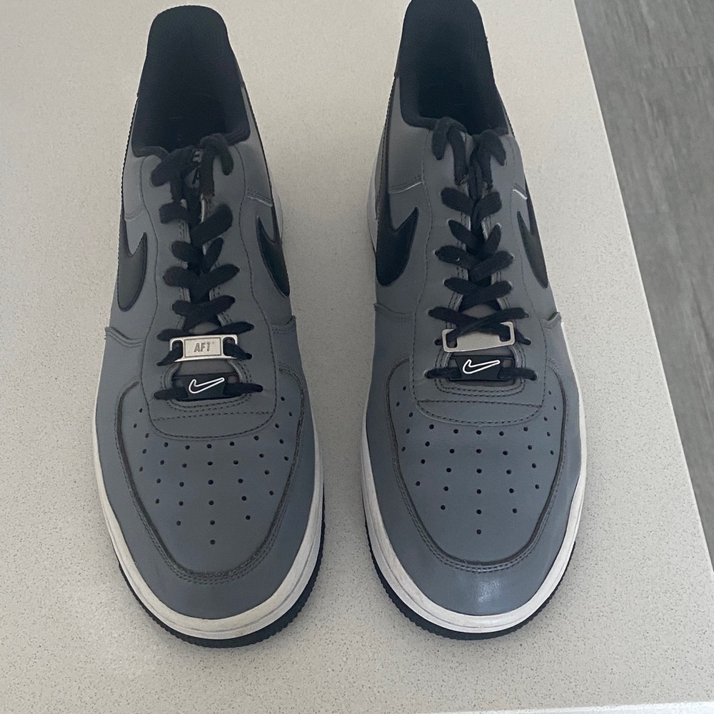 Nike Men's Charcoal and Black Sneakers